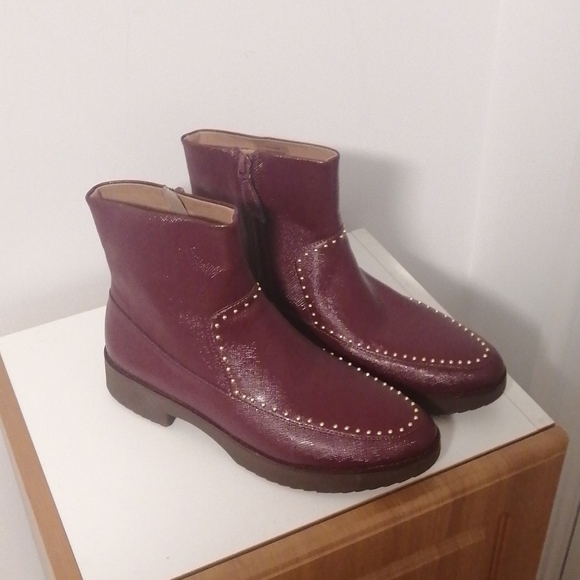 FitFlop Kinbey Microstud Patent Ankle Boots - Picture 3 of 11